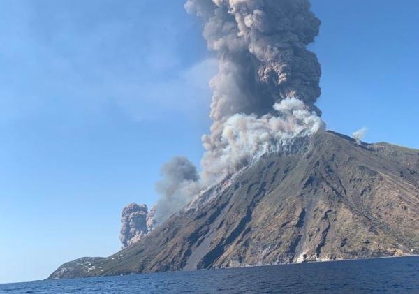 Violenta esplosione del vulcano di Stromboli. L’isola rischia l’evacuazione