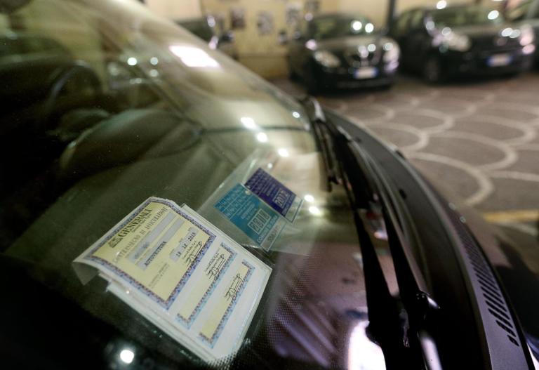 La truffa online dei falsi siti per assicurare la propria automobile