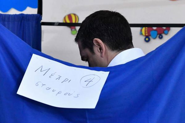 «Vi ricordate com’era la Grecia?». Tsipras sconfitto dopo averla salvata