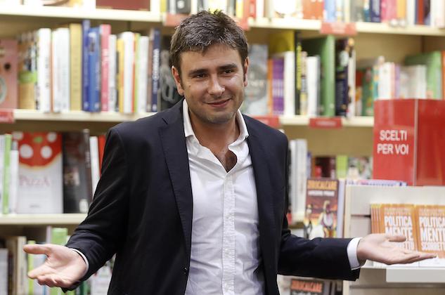 Di Battista ne ha per tutti: «Pd garante dei poteri forti, Salvini pavido di fronte a loro»