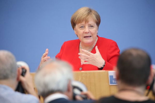 Angela Merkel su Moscopoli:«Il parlamento italiano deve chiarire i contatti tra Russia e populisti»