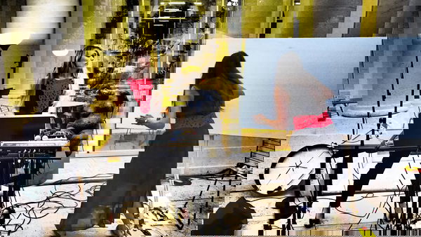 CosmoTengri: Un’esperienza multisensoriale fra musica e pittura dal Kazakistan