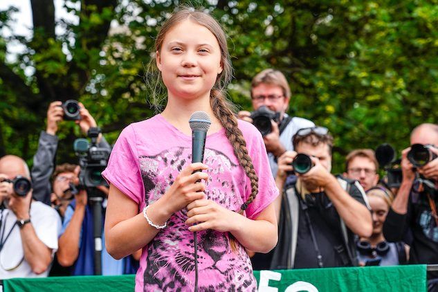 Il consigliere leghista dice che quando Greta Thunberg «scoprirà la minc*ia» non protesterà più per il clima