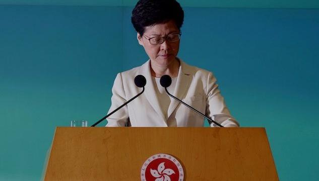 Hong Kong sospende la legge sull'estradizione, ma i manifestanti non si fidano