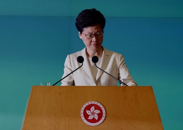 Hong Kong sospende la legge sull’estradizione, ma i manifestanti non si fidano article-post