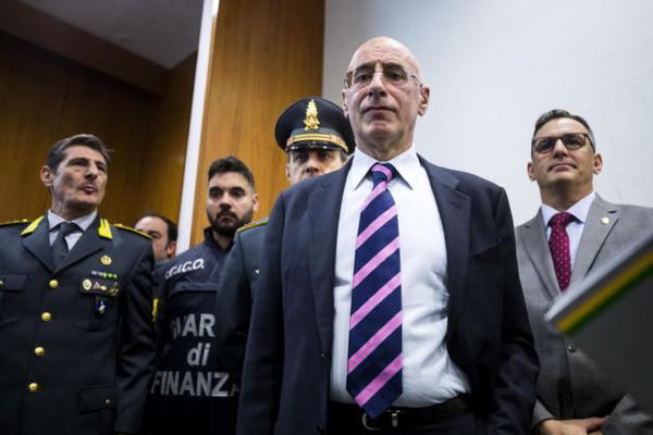 La procura dice che Elder Lee e Gabriel Natale Hjorth sono stati interrogati secondo la legge