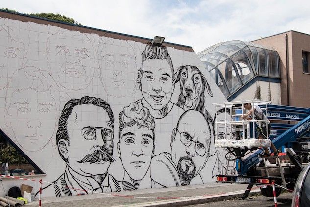 Ostia, cancellati alcuni volti del murales contro la Mafia. Il M5S: «Simulacro della sinistra»