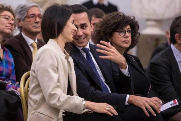 Dopo due giorni dal video della Raggi sui rifiuti, Di Maio dice: «Forza Virginia, siamo con te» article-post