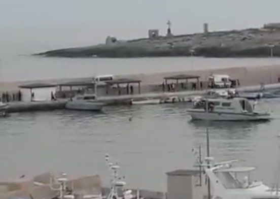 Mentre Salvini non vuole far sbarcare Mediterranea, a Lampedusa arrivano altri migranti | VIDEO