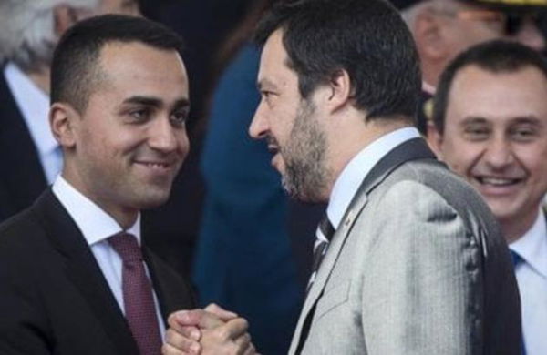 Di Maio manda un sms con uno smile a Salvini dopo averlo definito «quell’altro là»