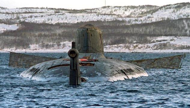 Sommergibile russo in fiamme, morti 14 marinai