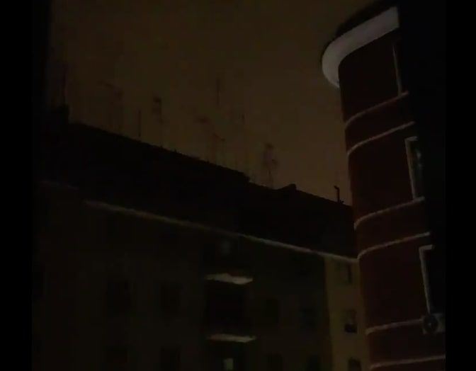 La notte in cui i lampi hanno tenuto sveglia Roma, muore una donna a Fiumicino