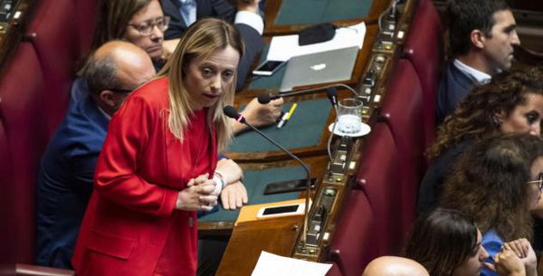 La proposta di Giorgia Meloni sull’allattamento in Aula mette d’accordo FdI, Pd e Forza Italia