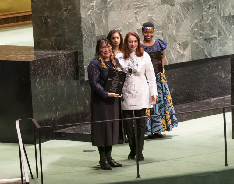 Amazzonia, lei è la prima deputata indigena che fa opposizione a Bolsonaro