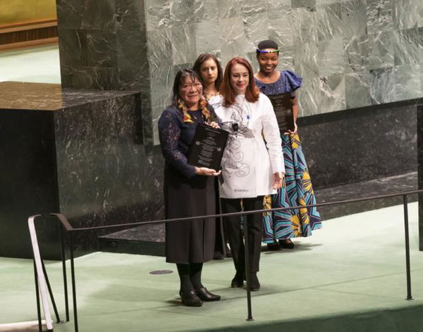 Amazzonia, lei è la prima deputata indigena che fa opposizione a Bolsonaro