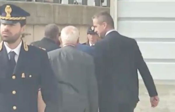 Ponte Morandi, proteste delle famiglie: i rappresentanti di Autostrade lasciano la cerimonia