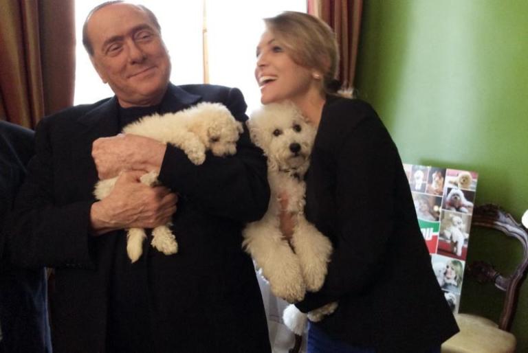 E Silvio Berlusconi diventa il miglior amico dei cani