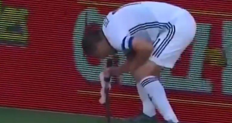 Calciatore segna, esulta e lancia un appello al Congresso Usa: «Mettete fine alle sparatorie» | VIDEO