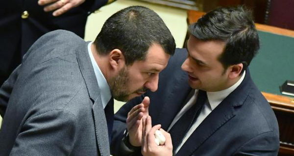Carlo Sibilia accusa Salvini: «Ha seguito interessi berlusconiani»