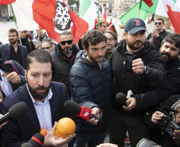 Casapound chiede a Salvini di convocare la piazza contro il governo Pd-M5S article-post