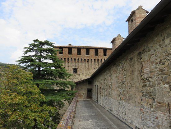 L’interrogazione del Pd alla giunta della Lega per la festa hard nel castello di Varano