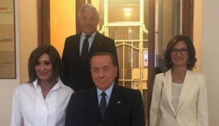 Berlusconi al Quirinale: «Chiediamo il ritorno alle urne». Poi la gaffe su garantismo e giustizialismo | VIDEO article-post