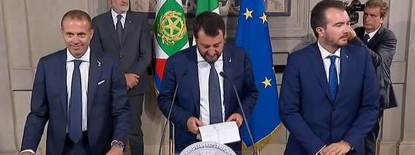 Salvini ha detto a Mattarella: «60 milioni di italiani ostaggio di 100 parlamentari attaccati alla poltrona»