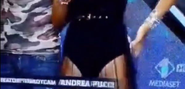 Gabry Ponte tocca il fondoschiena di Elisabetta Gregoraci in diretta. Lei lo scansa | VIDEO