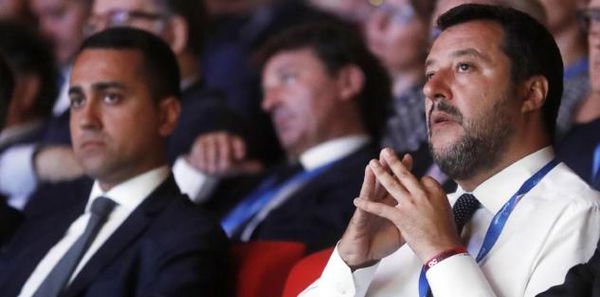 Ora il Movimento 5 Stelle dice che Salvini è un «giullare»