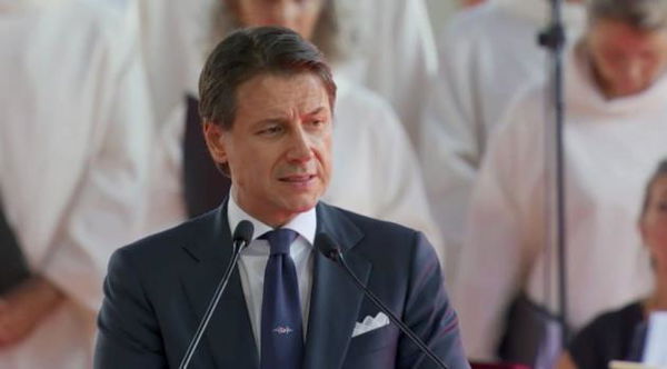 Conte: «La cravatta del ponte di Genova con me anche in un momento di grande emozione»