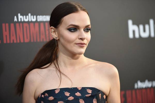 The Handmaid’s Tale 3: Madeline Brewer parla del suo personaggio Janine article-post