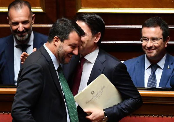 La fronda dei leghisti che messaggiavano dispiaciuti con Conte, Salvini: «Non fatelo più»