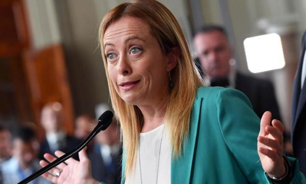 La Meloni nel mirino di Report: così bot e social favoriscono il consenso