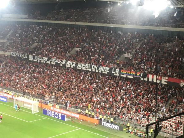In Francia è stata sospesa una partita di Ligue1 per striscioni e cori omofobi