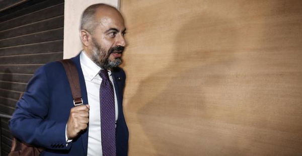 Paragone cambia idea: ora vuole «vedere il governo M5S-PD»