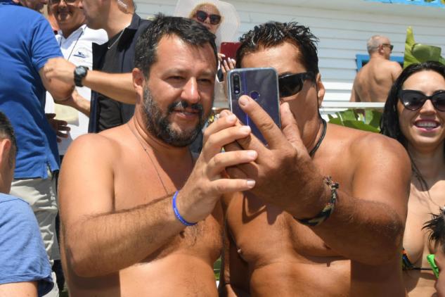 Salvini imita Berlusconi: ora vuole il Ponte sullo Stretto. Ma nel 2016 era contrario | VIDEO article-post