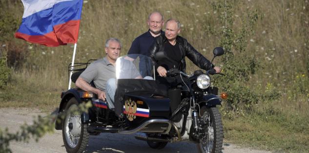 Putin in moto senza casco, ma la Polizia non lo multa article-post