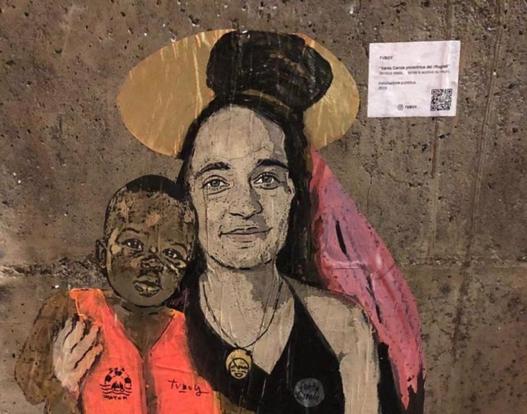 Mentre Salvini ringrazia la Madonna per il decreto sicurezza, TvBoy disegna San Carola protettrice dei rifugiati