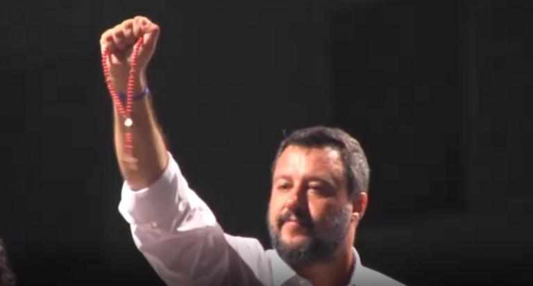 Salvini tratta i contestatori come fossero vampiri | VIDEO