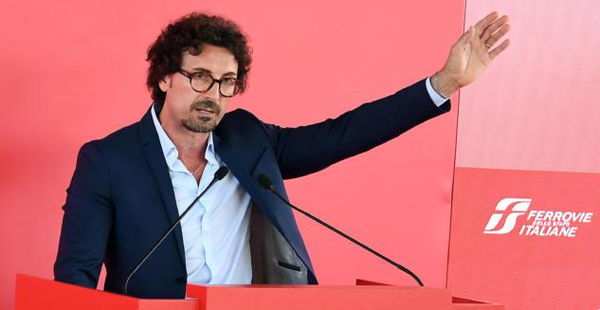 Toninelli paragona Salvini a «un nano sulle spalle dei giganti che lavorano»