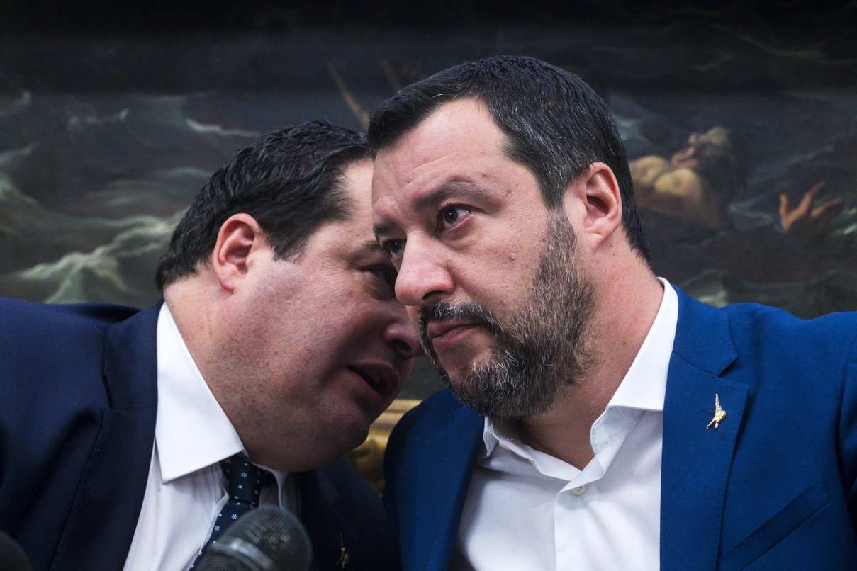 Il leghista Durigon: «Zingaraccia non è dispregiativo». Telese: «E se le dicessi ciccione di mer*a?» | VIDEO article-post