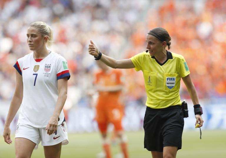 Arbitro donna dirigerà la finale di Supercoppa Europea degli uomini