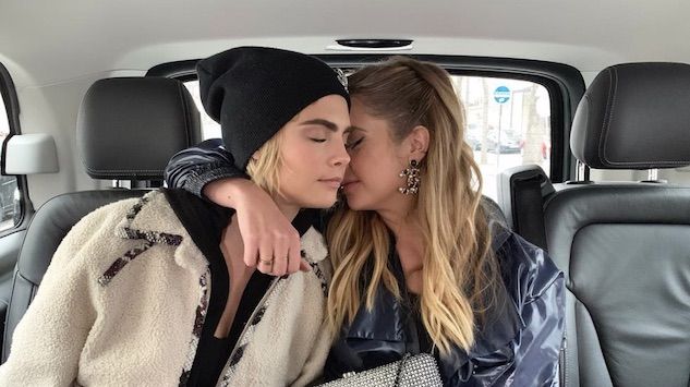 Cara Delevingne e Ashley Benson si sono sposate, più o meno