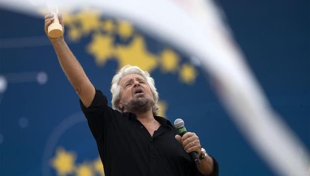 Beppe Grillo e l'elogio di Conte: «Qualsiasi cosa che preveda di scambiare lui, sarebbe una disgrazia»