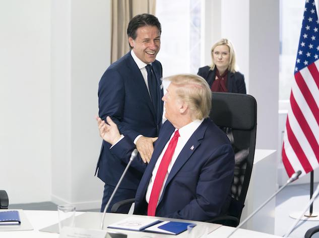 Donald Trump e l’endorsement a Giuseppe Conte: «Un uomo pieno di talento, spero resti primo ministro» article-post