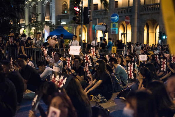 Twitter e Facebook contro la Cina: denunciati account falsi che screditano le proteste di Hong Kong