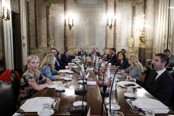 Caos dopo la capigruppo: «Si stanno creando le basi per un nuovo governicchio Conte»