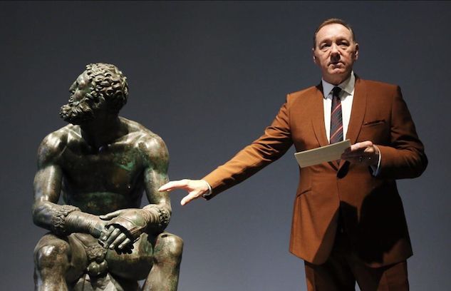 Il ritorno di Kevin Spacey in pubblico: a Roma diventa “Il pugile a riposo”