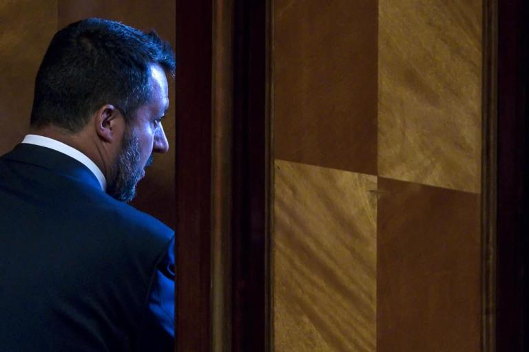 Il messaggio WhatsApp di Salvini ai leghisti: «Non allontanatevi per le ferie»