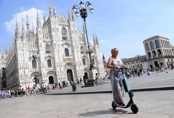 Boom di multe a Milano per i monopattini elettrici